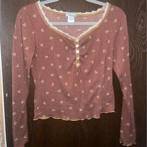 super cute lightweight floral top